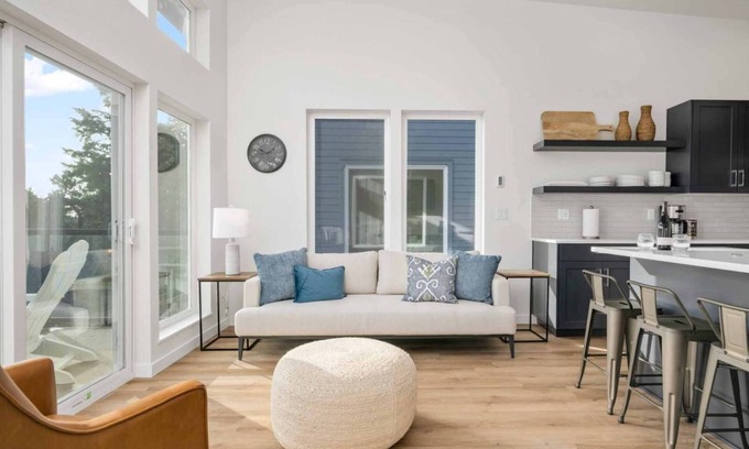 Lincoln City Condo | Modern Loft, Heart of Taft District @pinpointstays