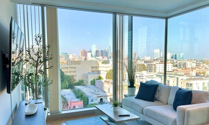 Wilshire Center Apartment | Modern Luxury 2 Bed Apt with Panoramic Views