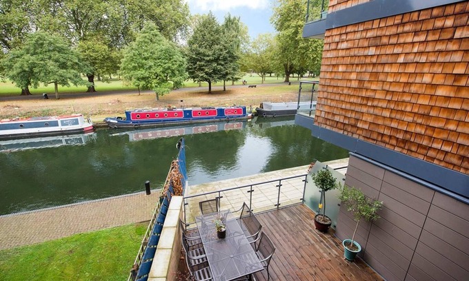Bow West Apartment | Modern Luxury 2BR across from Victoria Park