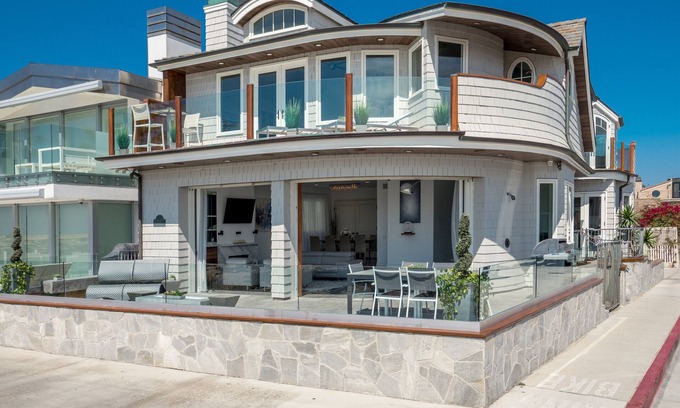 Balboa Peninsula House | Modern Luxury - Beachfront Cape Cod