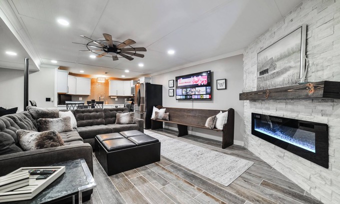 Jackson House | Modern Luxury Stay | Fast WiFi | Bunk Room