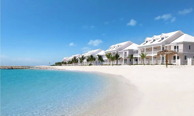 Palm Cay House | Modern Luxury Townhome in Nassau - steps to the beach!