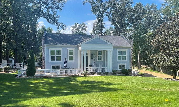 Country Club House | Modern Miss - Inviting, modern home 5 minutes from the Square and Ole Miss.