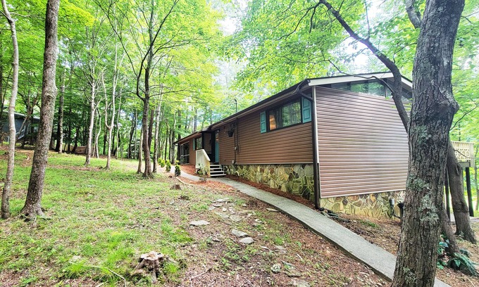 Tate House | Modern Mountain Retreat | Family, Friends, Couples | Golf, Lake, Hike, Horseback