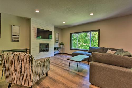 Lake Shore House | Modern Nisswa Escape with Deck Walk to Gull Lake!