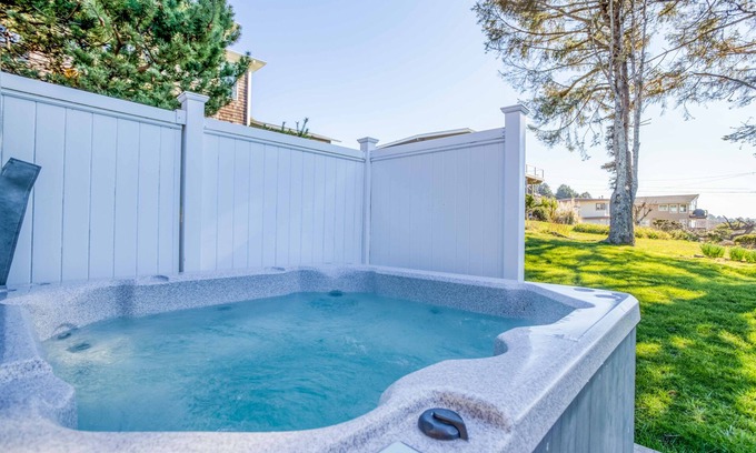 Roads End House | Modern Ocean View Home with Hot Tub 1 block from Beach in Roads End