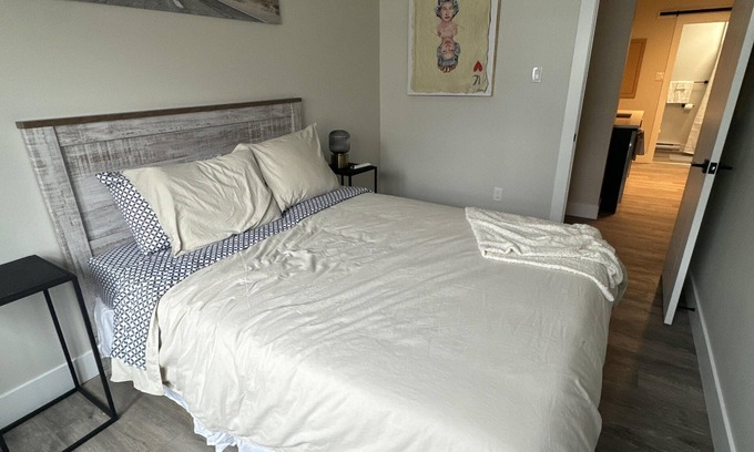 North End Apartment | Modern One Bedroom Suite