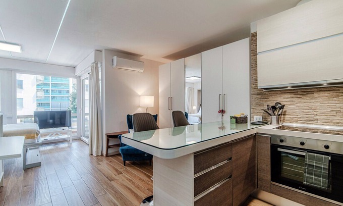 Paradiso Apartment | Modern one-room apartment with balcony close to Paradiso station (Terrazza Parad
