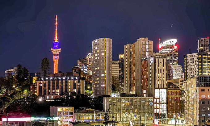 Parnell Apartment | Modern Parnell Haven | Large Balcony Views, Parking & Gym