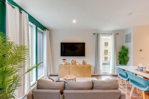 Olde Richmond House | Modern Philly Townhome with Rooftop Deck and Views!