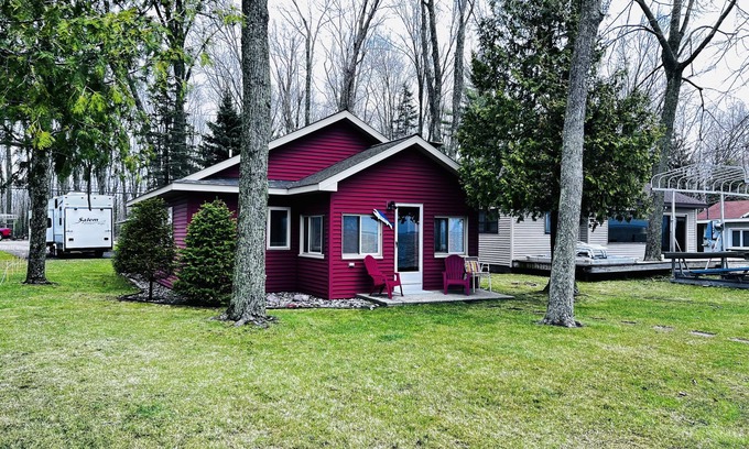 Houghton Lake Cottage | Modern Pine Home Houghton Lakefront