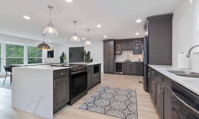 Tallahassee House | Modern Pool Home in the Center of Tallahassee
