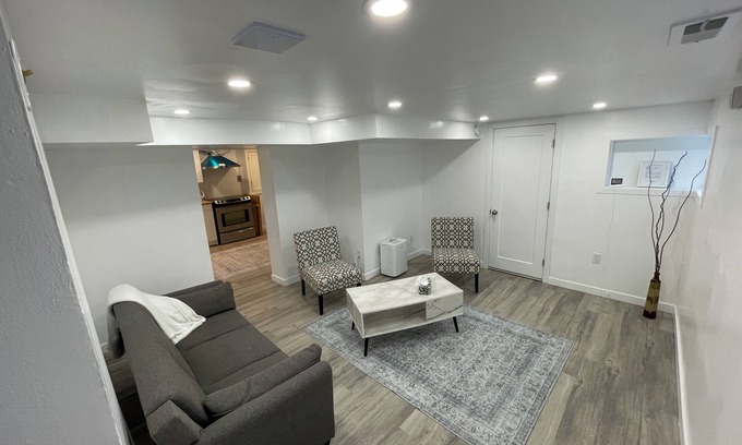 Kingston House | Modern & Quiet 2BR | Close to Queen’s & Downtown