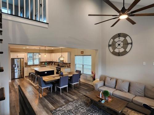 Sherman House | Modern Retreat in Sherman