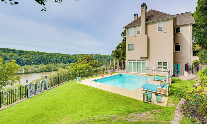 Roswell Apartment | Modern Retreat w/River View in Roswell!