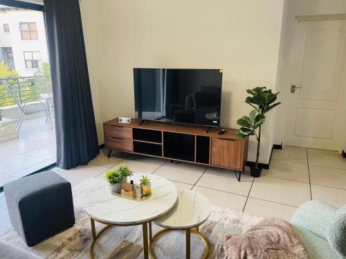 Greater Johannesburg Metropolitan Area Apartment | Modern Retreat & Workspace In Dainfern