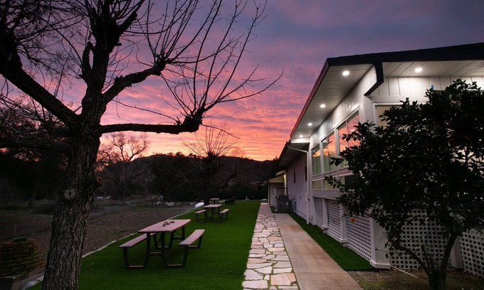 Three Rivers House | Modern Riverfront Estate 4,000 sqft, Mini Golf Arcade Games 2.5 Acre Flat Land