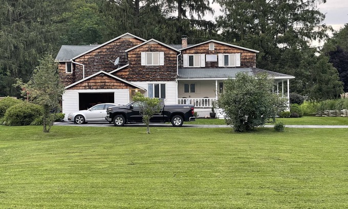 Wells Bridge Ski Chalet | Modern Rustic 5 Bedroom Home In the Foothills of the Catskills Mountains. 5 ⭐️