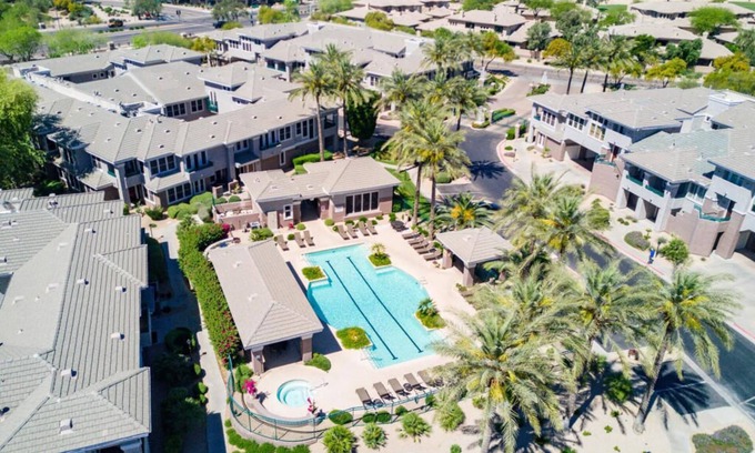 Kierland Condo | Modern Scottsdale Condo W/ Pool, Hot Tub, Kg Bed, Gym, & BBQ