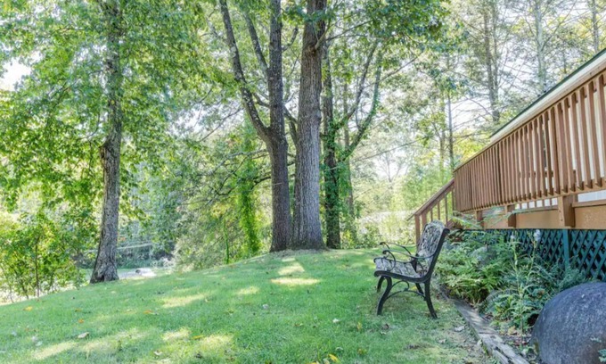 Rhinebeck House | Modern secluded farmhouse 7 minutes to entertainment and restaurants.