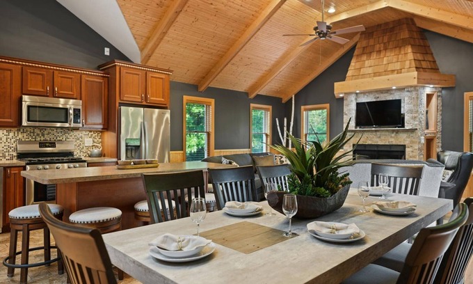 Necedah Cabin | Modern, secluded luxury cabin near Castle Rock & Petenwell Lakes + Wisc. Dells