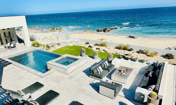 Vinorama Villa | Modern Secluded Oceanfront Whale Watch in Infinity Pool Surfing Paradise