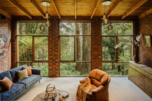 Sassafras House | Modern Seednest Treehouse, Forest & Mountain View