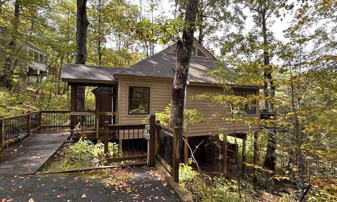 Pedlars Edge House | Modern Ski-In/Ski-Out Retreat – 3BR/2BA, Step-Free Entry
