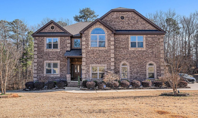 Hampton House | Modern Spacious 5-bedroom house in welcoming gated community in Hampton