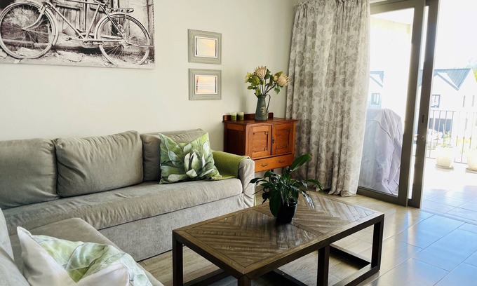 Franschhoek Apartment | Modern, Spacious & Convenient apartment for 4