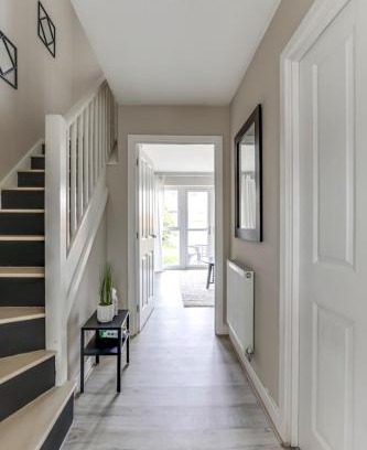 Peterborough House | Modern, spacious house near town