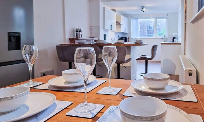 Cleethorpes House | Modern Stay Near Blundell Park, Cleethorpes | Free Parking