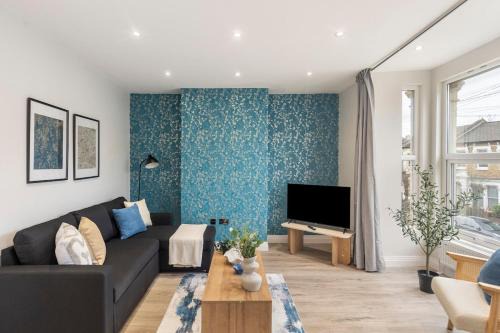 Bruce Grove Apartment | Modern Stay Next Hotspur Stadium & transport slp7