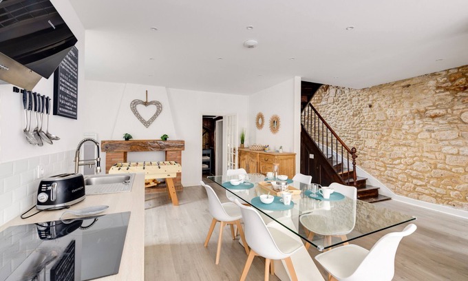 Montignac Ski Chalet | Modern stone house with terrace for 6