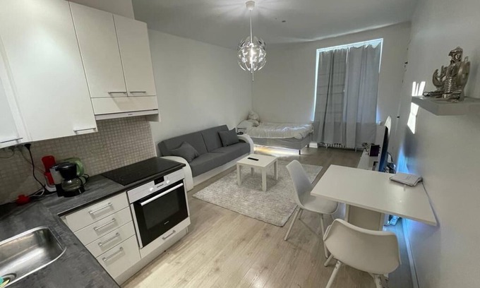 Alppiharju Apartment | Modern studio in a central location - Kallio