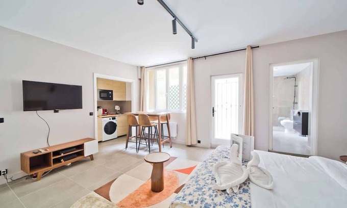 7th Arrondissement Apartment | Modern studio in the heart of 7ᵉ, near the Eiffel Tower