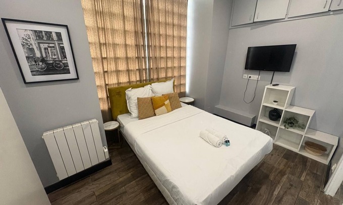 Batignolles Apartment | Modern Studio in Trendy Batignolles
