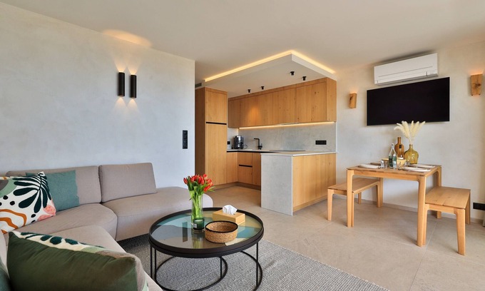 Cap Esterel Apartment | Modern stylish flat with sea view for four persons in Cap Esterel