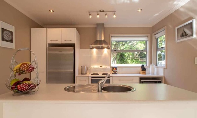 New Plymouth House | Modern Townhouse Near New Plymouth Attractions