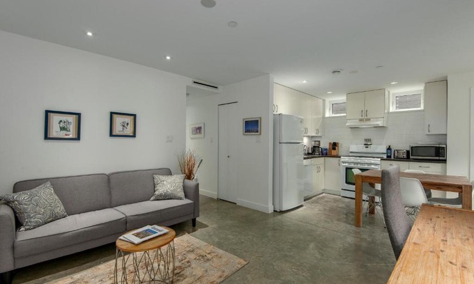 West Point Grey Apartment | Modern Two Bedroom and Two Bathroom Suite Near UBC