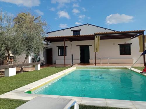 Arahal Villa | Modern Villa with Pool in Valleverde, 110 m²