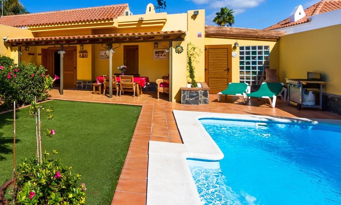Maspalomas Villa | Modern Villa/Heated Private Pool & Garden/smart TV/WiFi/near Beach/Dunes/Shops