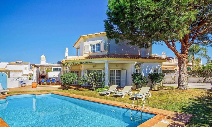 Gale Villa | Modern villa in great location close to amenities
