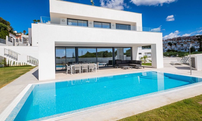 Castillo de Sabinillas Villa | Modern villa walking distance from the beach