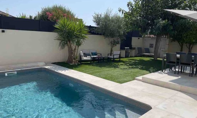 Lattes Villa | Modern villa with pool close to the beach