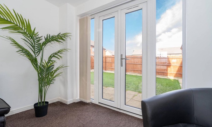 Smethwick House | Modern West Midlands Family home with Garden