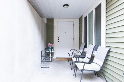 Cloverdale House | Modern yet comfy 3 bed suite in Surrey