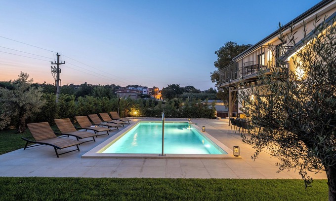Musalez Villa | Moderne Villa mit Pool, 6 Personen, Panoramablick, Haustiere Erlaubt