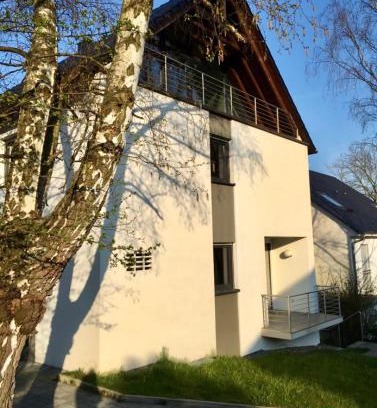 Hustadt Apartment | Modernes Ferienhaus mit 2 Balkonen, Terrasse und Garten !