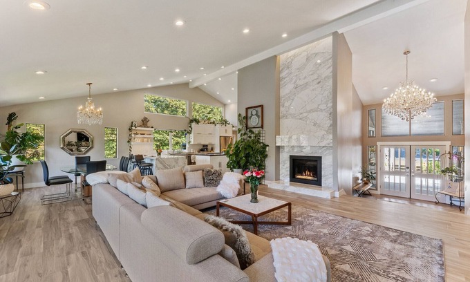 Santa Rosa House | Modernist Wine Country Estate Home - Newly remodeled & centrally located JACUZZI